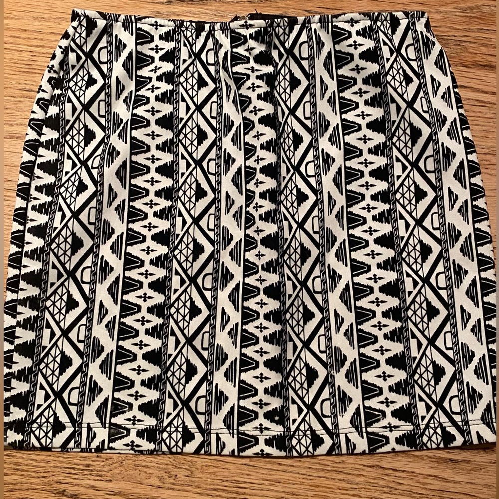 Black and white print mini skirt